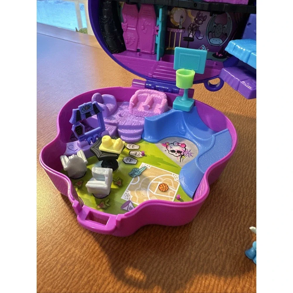Polly‎ Pocket Monster High Playset, 1 Micro Doll & Accessories